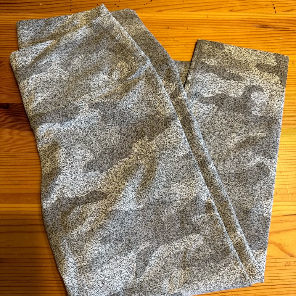 NoBull camo crops, Med